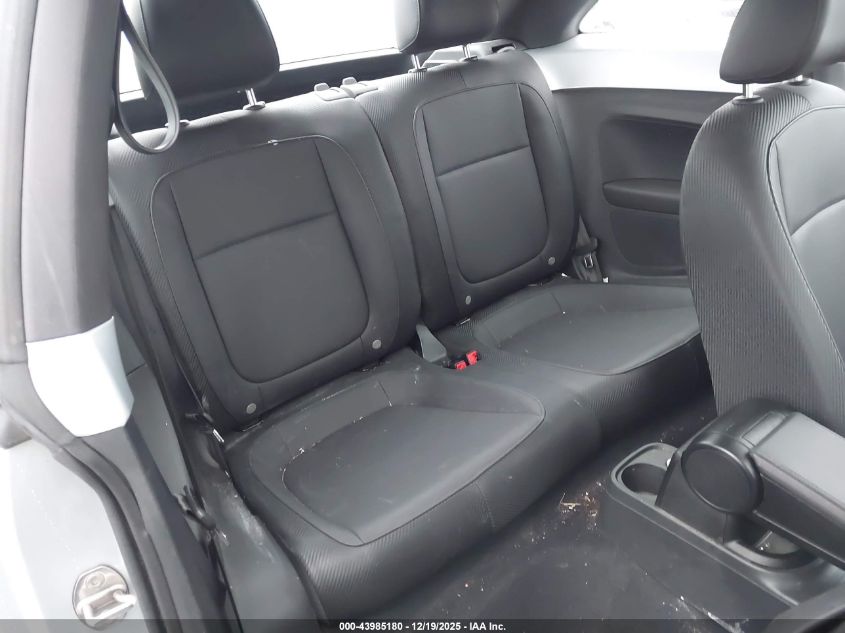 2015 Volkswagen Beetle 1.8T VIN: 3VWJ17AT2FM642581 Lot: 43985180