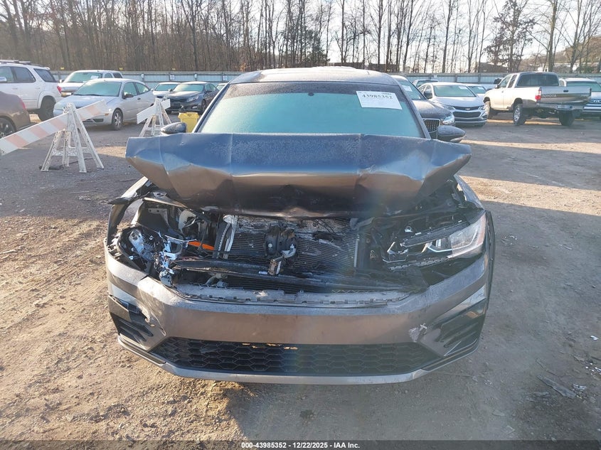 VIN 1VWJM7A32JC040295 2018 VOLKSWAGEN PASSAT 3.6L V6 GT