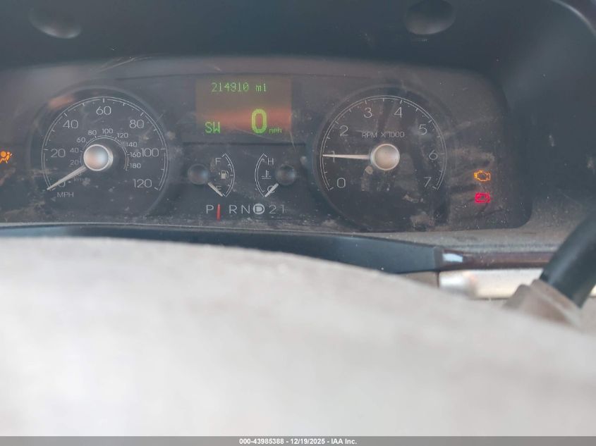 2007 Lincoln Town Car Signature Limited VIN: 1LNHM82W77Y626000 Lot: 43985388