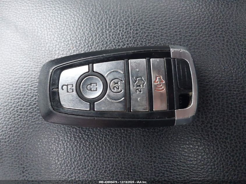 2017 Ford Fusion Hybrid Titanium VIN: 3FA6P0RU2HR368869 Lot: 43985479