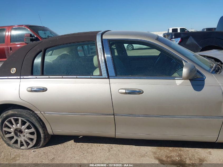 2007 Lincoln Town Car Signature VIN: 1LNHM81WX7Y639308 Lot: 43985650