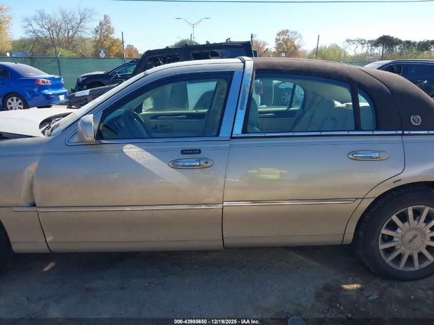 2007 Lincoln Town Car Signature VIN: 1LNHM81WX7Y639308 Lot: 43985650