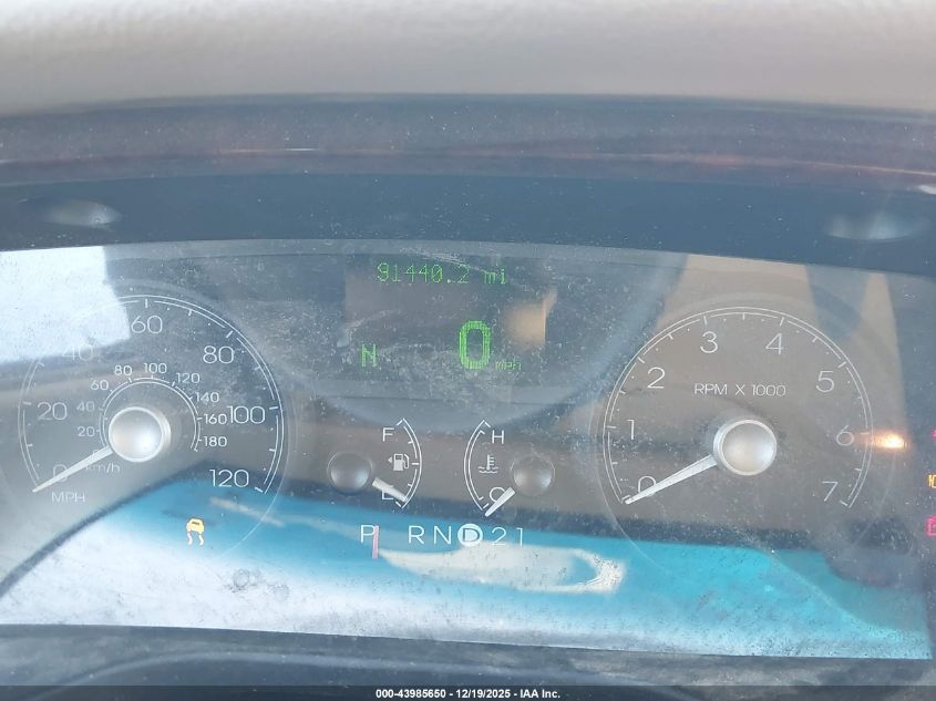 2007 Lincoln Town Car Signature VIN: 1LNHM81WX7Y639308 Lot: 43985650