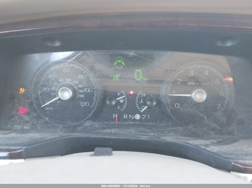 2007 Lincoln Town Car Signature VIN: 1LNHM81WX7Y639308 Lot: 43985650