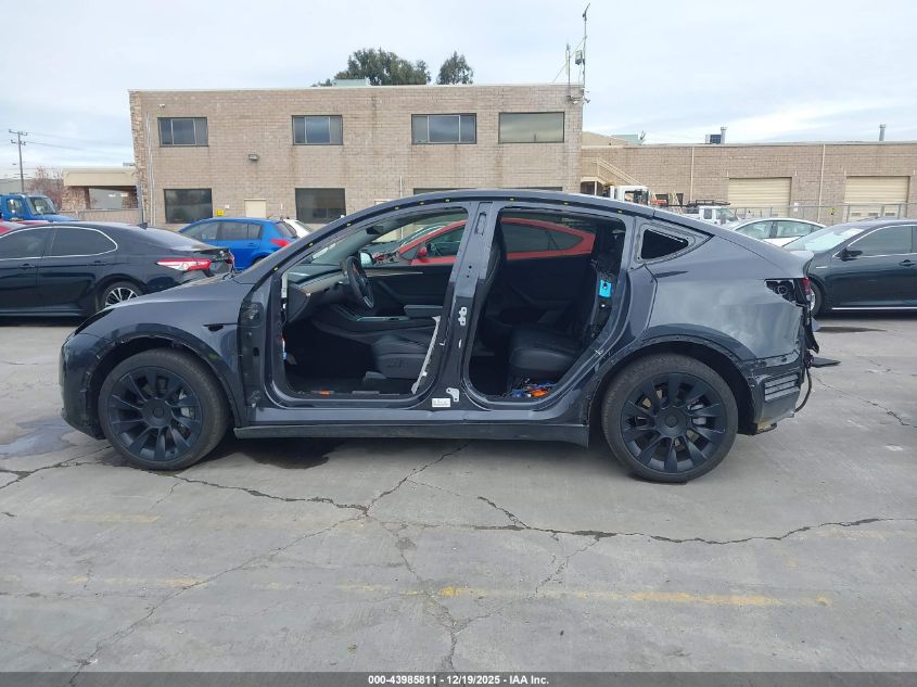 2024 Tesla Model Y Long Range Dual Motor All-Wheel Drive VIN: 7SAYGDEE9RF071449 Lot: 43985811