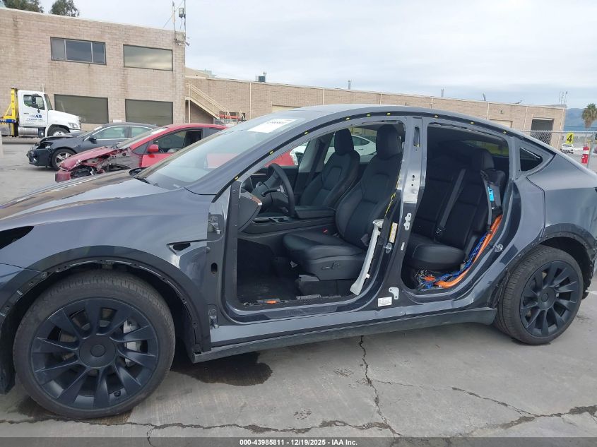 2024 Tesla Model Y Long Range Dual Motor All-Wheel Drive VIN: 7SAYGDEE9RF071449 Lot: 43985811