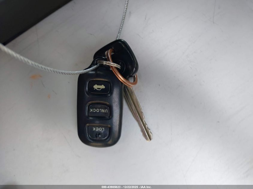 2002 Toyota Camry Le VIN: 4T1BE32K12U564645 Lot: 43985823