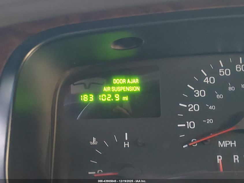 1999 Lincoln Town Car Signature VIN: 1LNHM82W1XY612917 Lot: 43985845