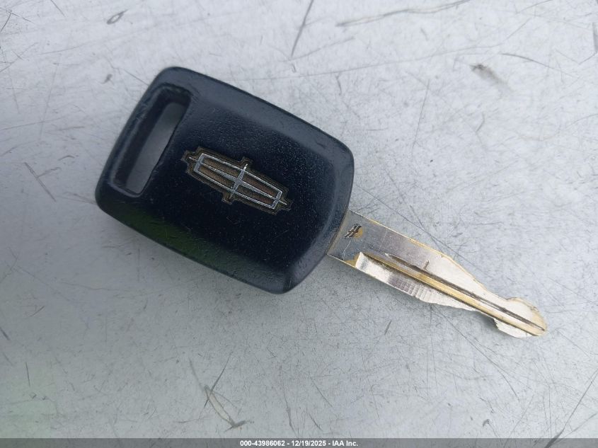 2006 Lincoln Town Car Signature Limited VIN: 1LNHM82W26Y623794 Lot: 43986062