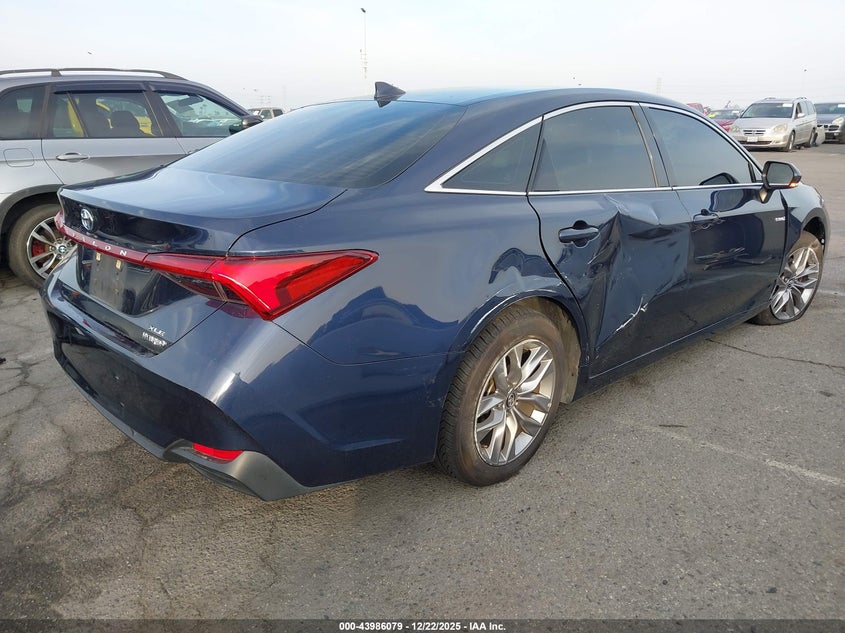 2020 Toyota Avalon Hybrid Xle