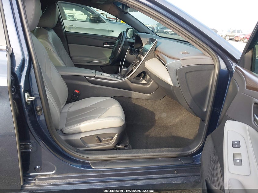 2020 Toyota Avalon Hybrid Xle