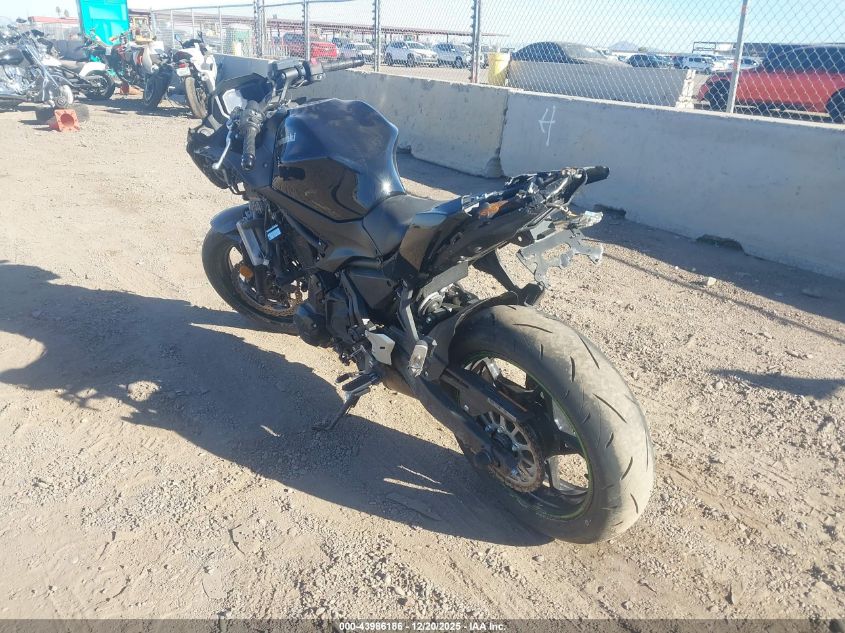 2025 Kawasaki Ex650 R