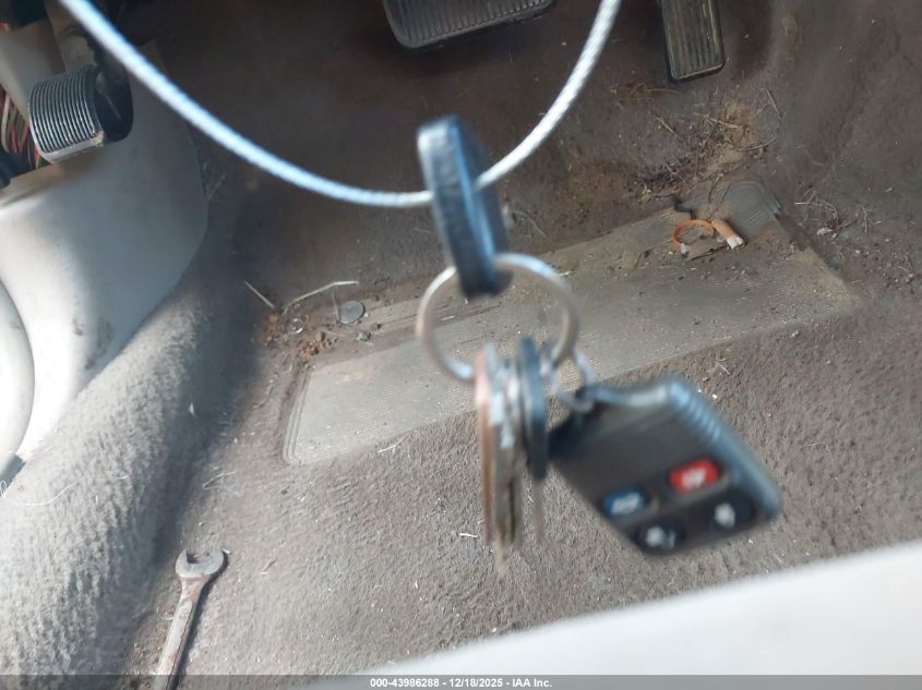 1999 Ford Crown Victoria VIN: 2FAFP73W6XX126038 Lot: 43986288