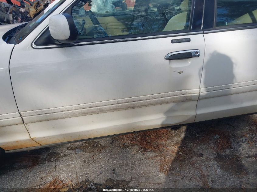 1999 Ford Crown Victoria VIN: 2FAFP73W6XX126038 Lot: 43986288