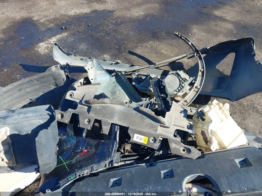 2017 Toyota Rav4 Le VIN: JTMZFREV4HJ131890 Lot: 43986491