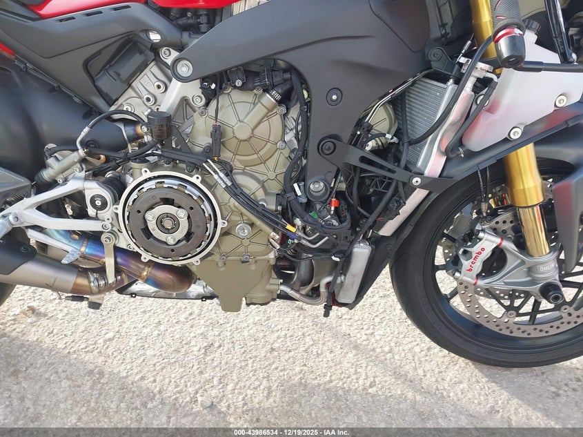 2021 Ducati Panigale V4/V4S/V4S Speciale VIN: ZDMDAGNW0MB015827 Lot: 43986534