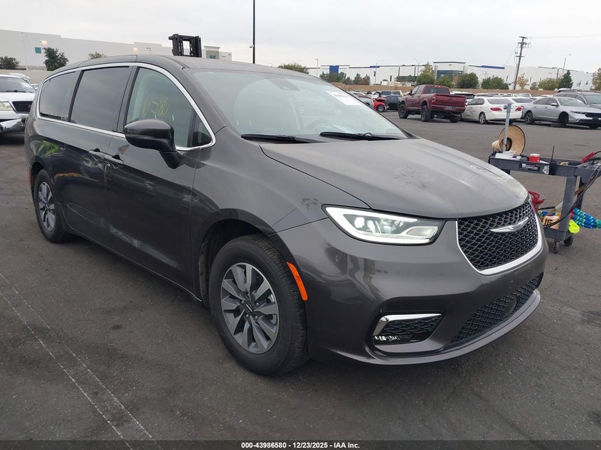 2023 Chrysler Pacifica Hybrid Touring L