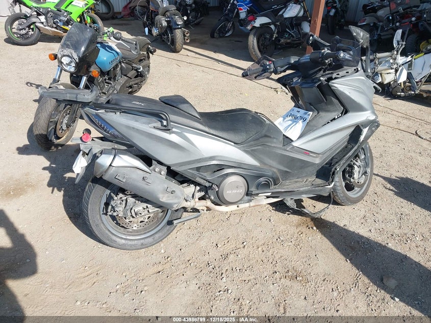VIN RFBSAT543NB440747 2022 KYMCO USA INC AK 550