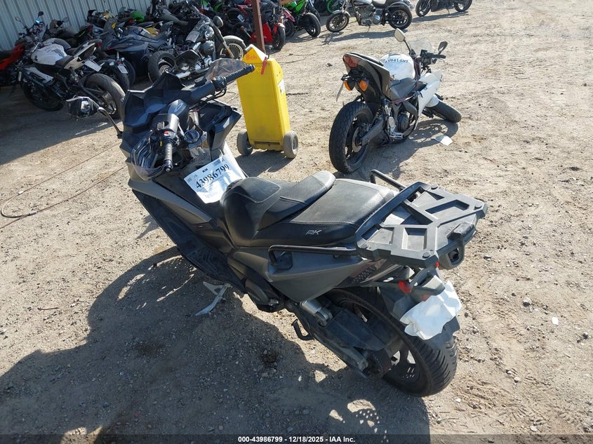 VIN: RFBSAT543NB440747 2022 KYMCO USA INC AK 550