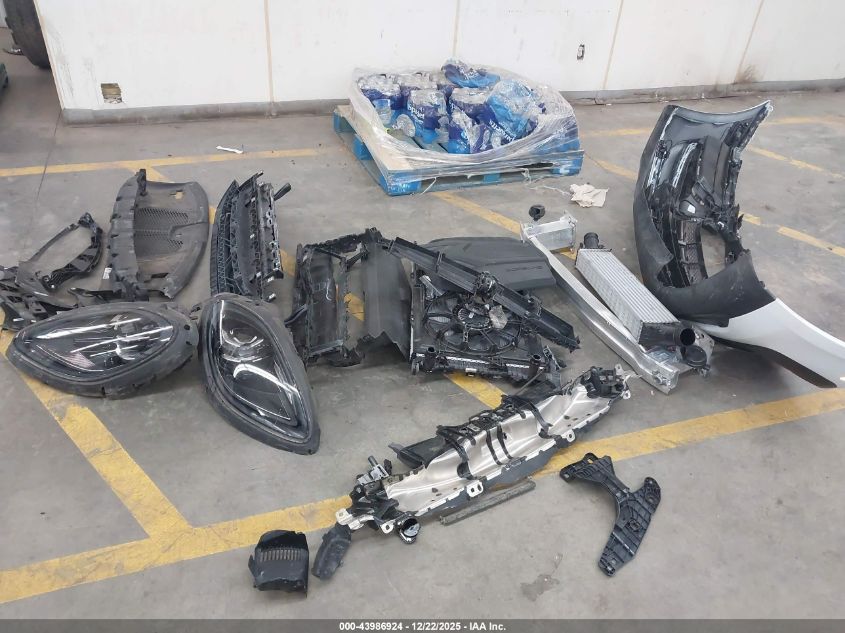 2024 Porsche Macan T VIN: WP1AA2A53RLB19422 Lot: 43986924