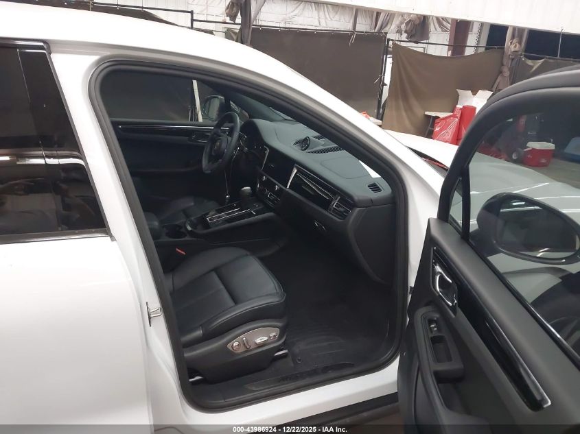 2024 Porsche Macan T VIN: WP1AA2A53RLB19422 Lot: 43986924