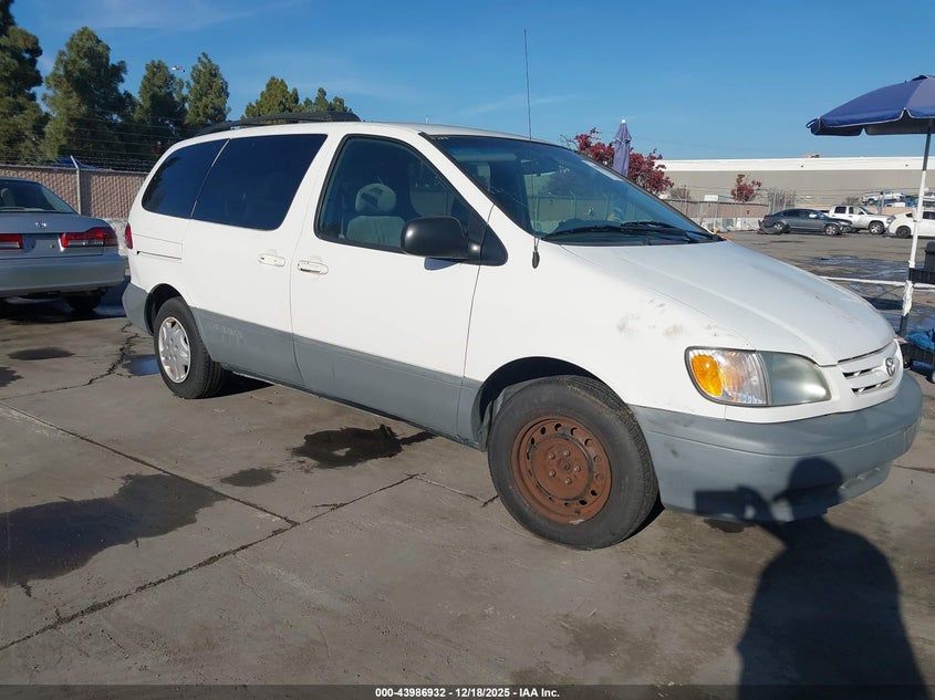 2002 TOYOTA SIENNA White VIN: 4T3ZF13C12U447260
