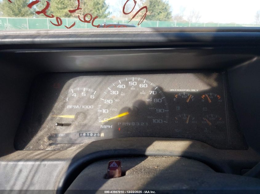 1999 Chevrolet Tahoe VIN: 3GNEK18R2XG182385 Lot: 43987010