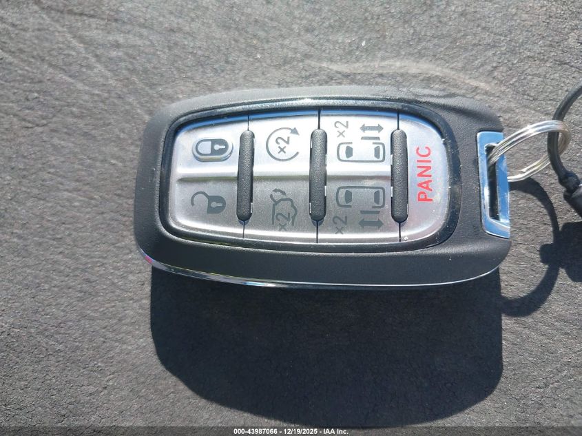 2026 Chrysler Pacifica Limited VIN: 2C4RC1GG0TR200300 Lot: 43987066