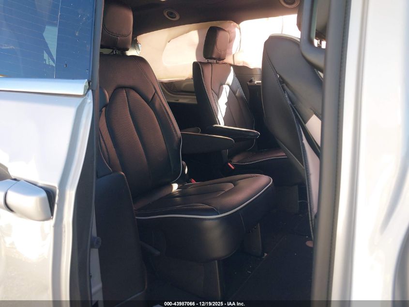 2026 Chrysler Pacifica Limited VIN: 2C4RC1GG0TR200300 Lot: 43987066