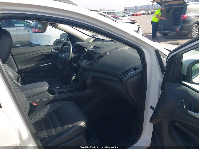 VIN 1FMCU9HD9JUB31124 2018 FORD ESCAPE SEL