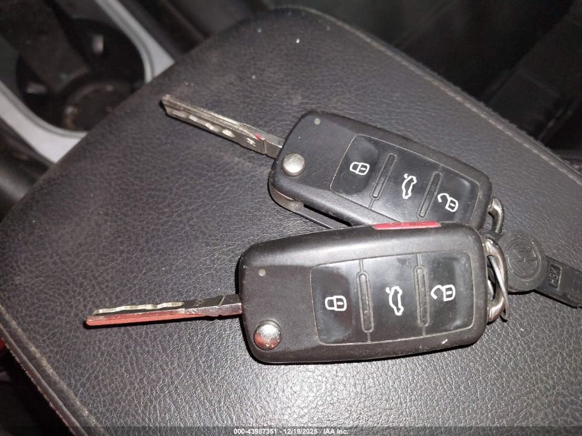 2013 Volkswagen Passat 2.0L Tdi Se VIN: 1VWBN7A39DC054099 Lot: 43987351