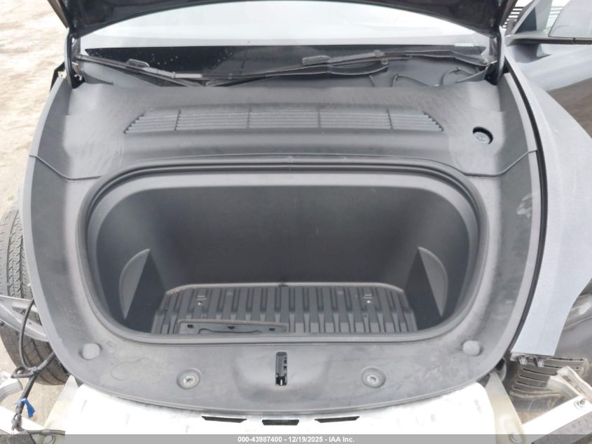 2025 Tesla Model Y Long Range Dual Motor Rear-Wheel Drive VIN: 7SAYGDED8SF279691 Lot: 43987400