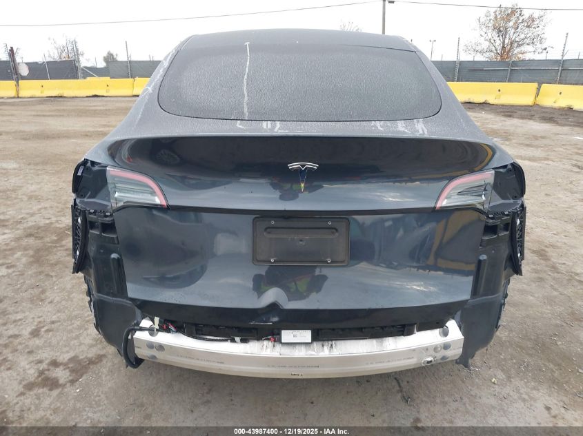 2025 Tesla Model Y Long Range Dual Motor Rear-Wheel Drive VIN: 7SAYGDED8SF279691 Lot: 43987400