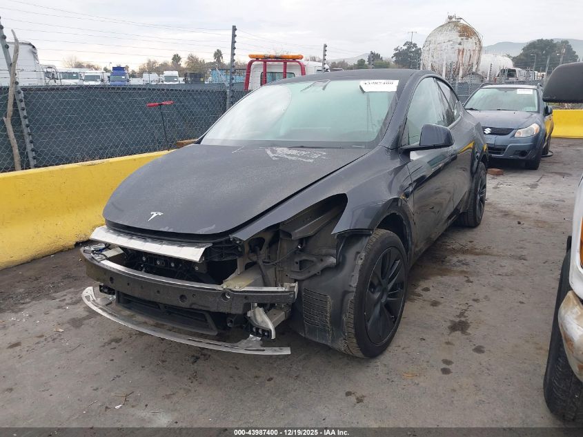 2025 Tesla Model Y Long Range Dual Motor Rear-Wheel Drive VIN: 7SAYGDED8SF279691 Lot: 43987400