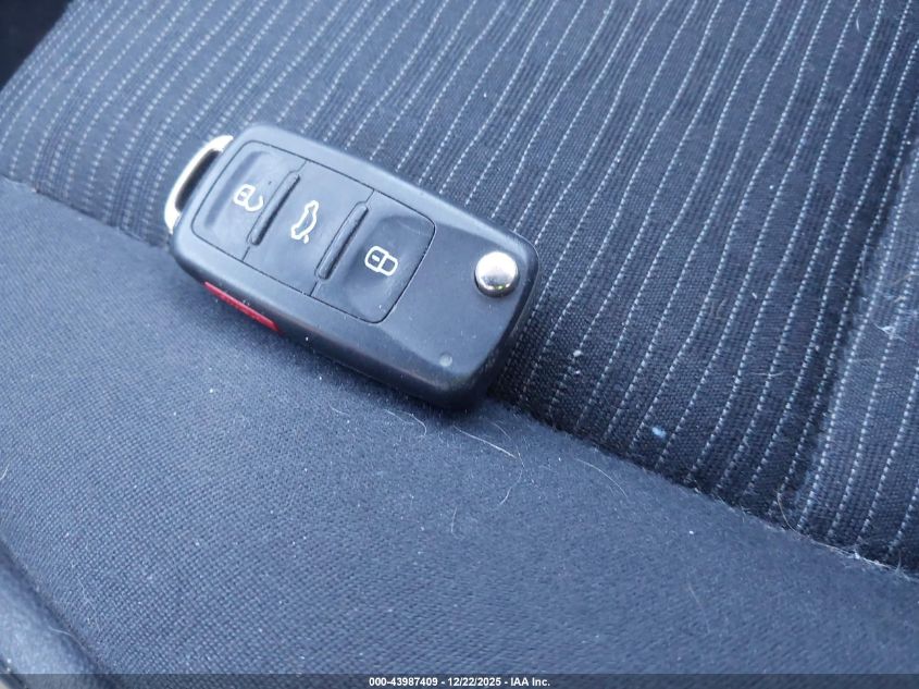 2017 Volkswagen Tiguan 2.0T/2.0T S VIN: WVGBV7AX6HK051819 Lot: 43987409