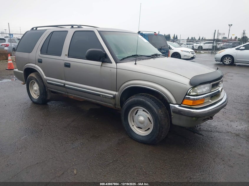 1GNDT13WXY2157511 2000 Chevrolet Blazer Lt auction photo 1