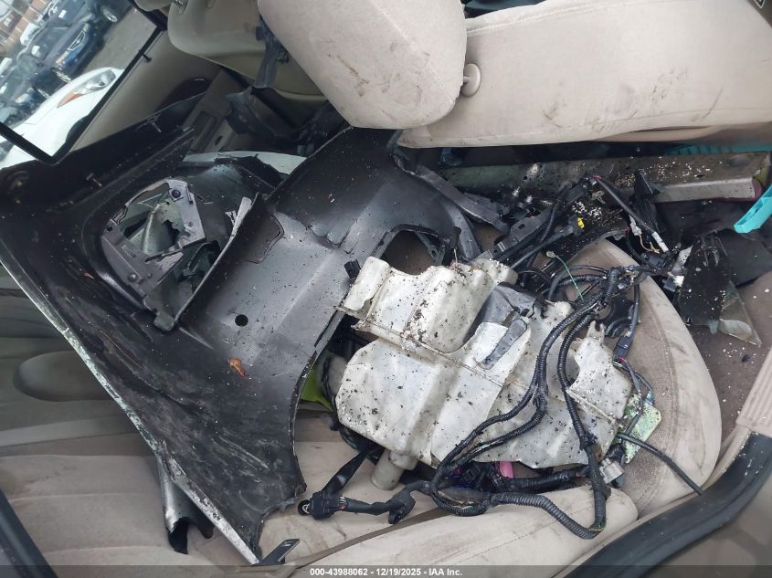 2003 Mercury Grand Marquis Gs VIN: 2MEFM74W83X642573 Lot: 43988062