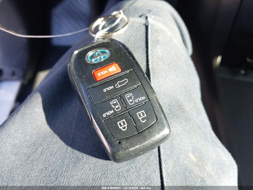 2022 Toyota Sienna Xle VIN: 5TDYRKEC2NS118823 Lot: 43988081