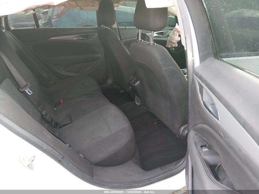 2018 Buick Regal Sportback Preferred VIN: W04GL6SX7J1130592 Lot: 43988089