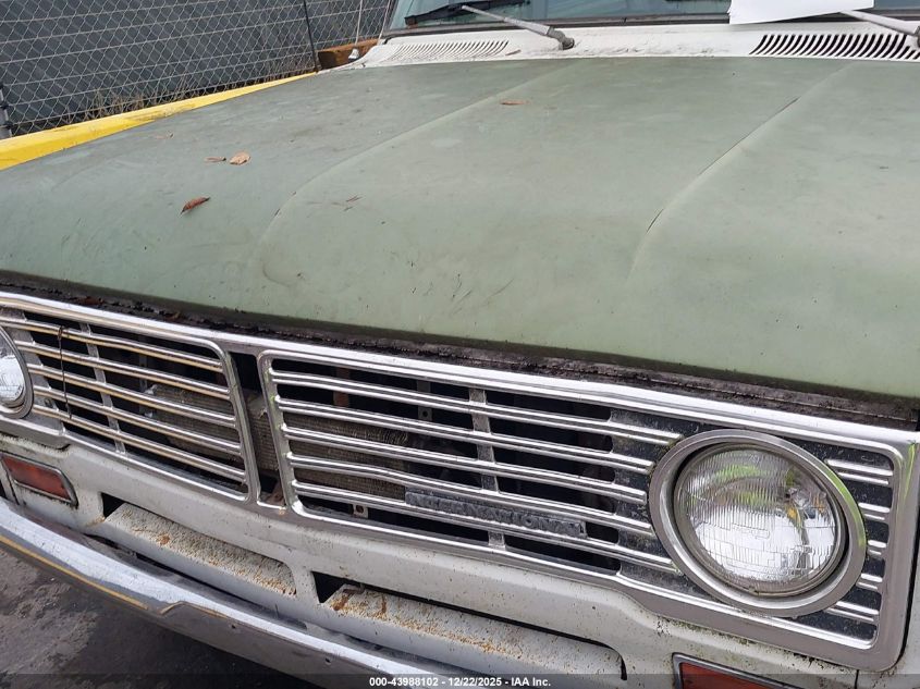 1972 International 1010 Travelall VIN: B17007H312200 Lot: 43988102