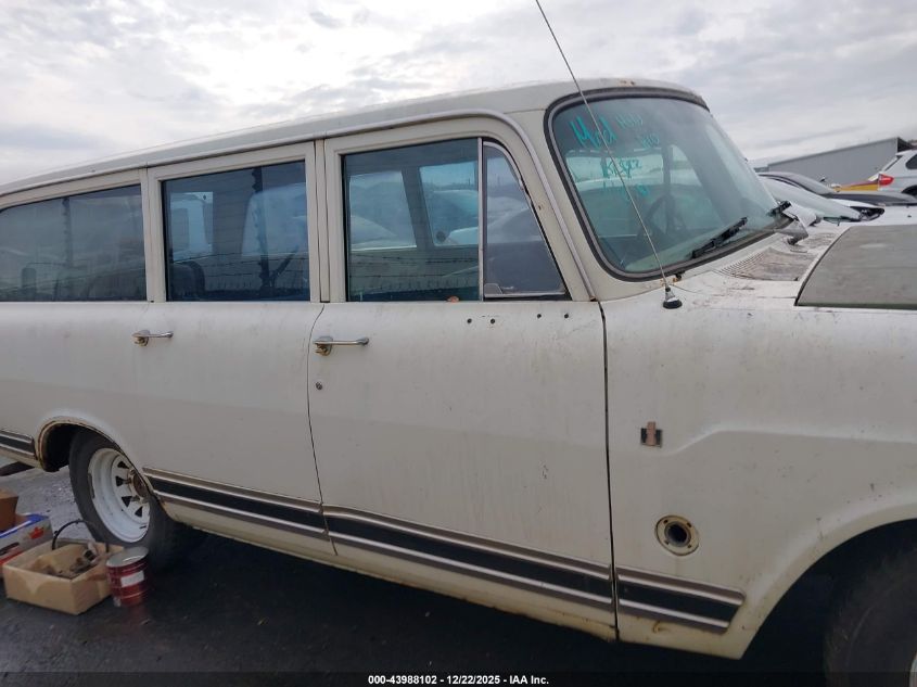 1972 International 1010 Travelall VIN: B17007H312200 Lot: 43988102