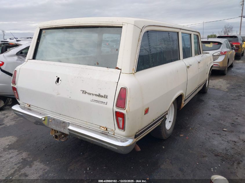 1972 International 1010 Travelall VIN: B17007H312200 Lot: 43988102