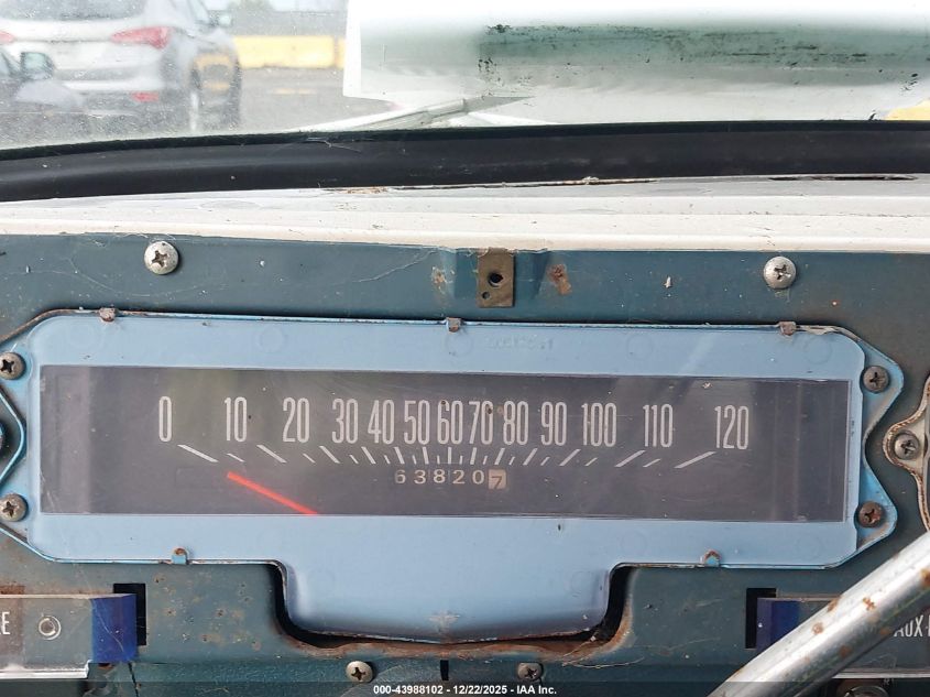 1972 International 1010 Travelall VIN: B17007H312200 Lot: 43988102