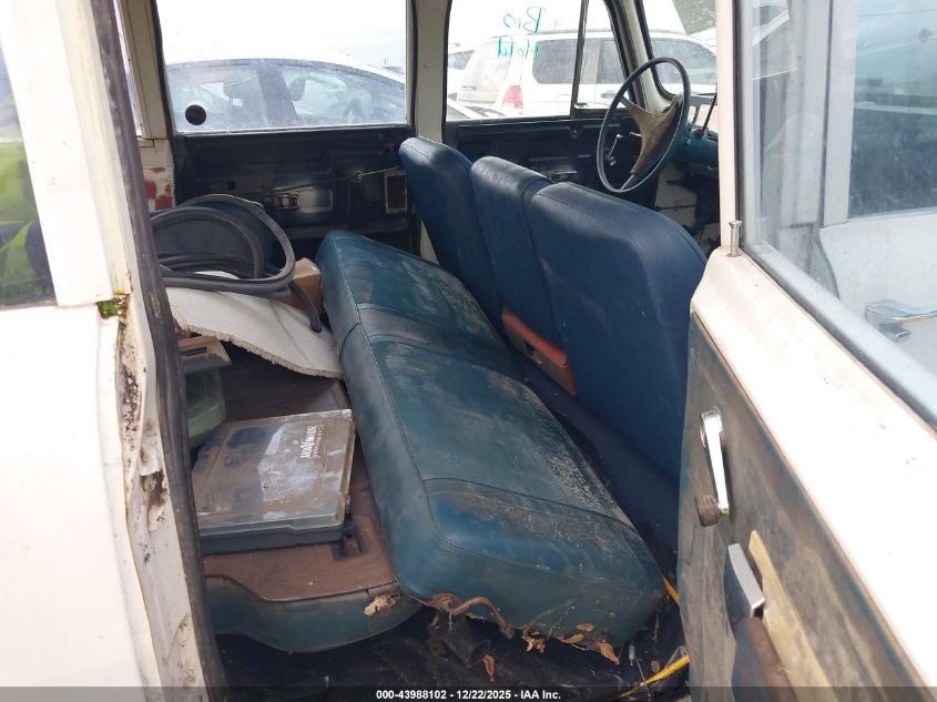 1972 International 1010 Travelall VIN: B17007H312200 Lot: 43988102