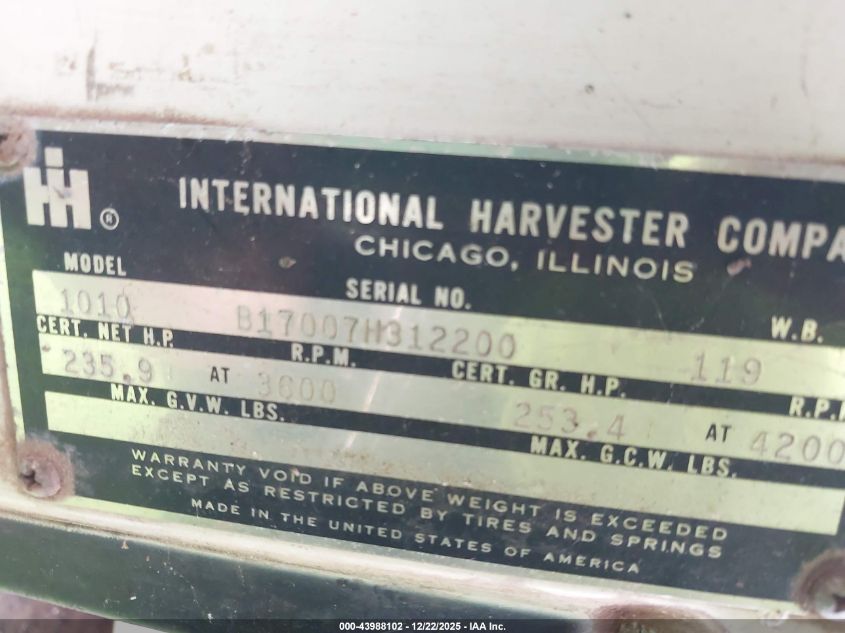 1972 International 1010 Travelall VIN: B17007H312200 Lot: 43988102