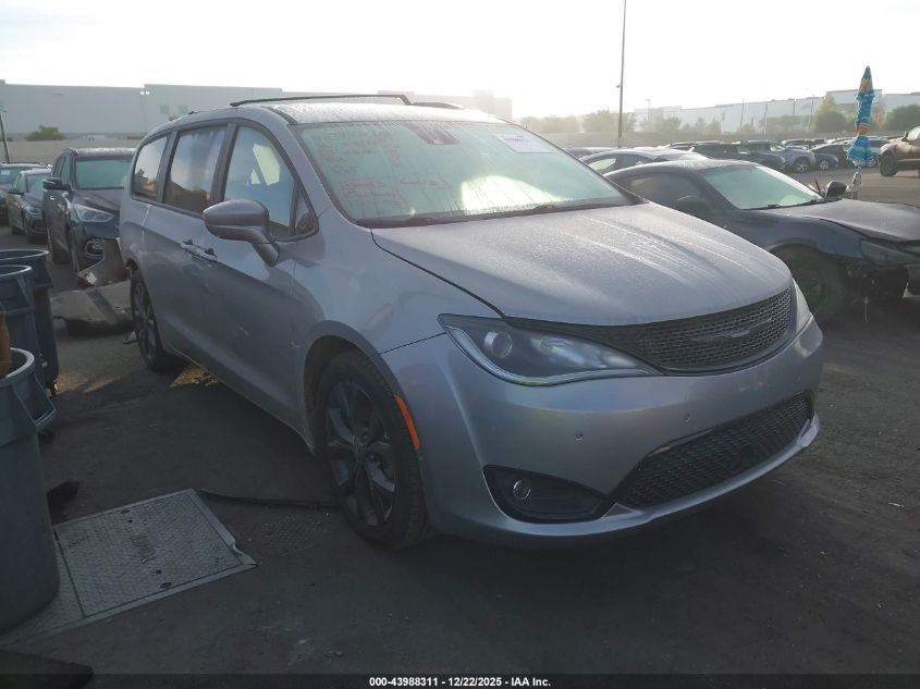 2018 Chrysler Pacifica Limited VIN: 2C4RC1GG1JR358450 Lot: 43988311