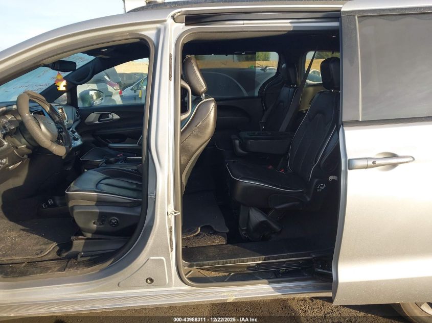 2018 Chrysler Pacifica Limited VIN: 2C4RC1GG1JR358450 Lot: 43988311