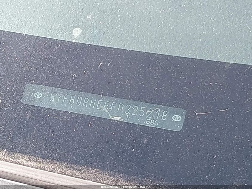 2015 Toyota Corolla Le VIN: 5YFBURHE6FP325218 Lot: 43988325