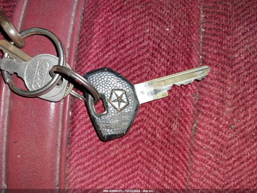 1988 Dodge W-Series W200/W250 VIN: 1B7HW24Y3JS660651 Lot: 43988351