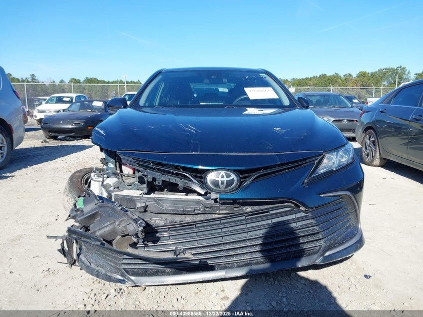 2021 Toyota Camry Le VIN: 4T1C11AK8MU581869 Lot: 43988565